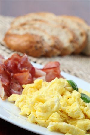 simsearch:400-04414187,k - Close-up of scrambled eggs and slices of bacon on a plate Photographie de stock - Aubaine LD & Abonnement, Code: 400-04697137