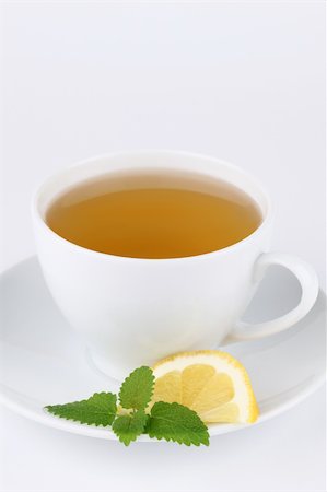 simsearch:400-04691031,k - Freshly made healthy lemon balm tea with lemon Photographie de stock - Aubaine LD & Abonnement, Code: 400-04697130