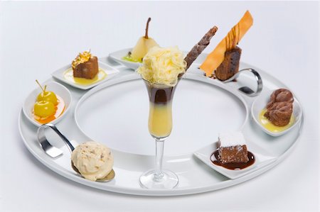 simsearch:614-03903060,k - assorted desserts on circular tray Photographie de stock - Aubaine LD & Abonnement, Code: 400-04697982