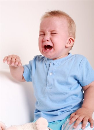 simsearch:400-08899268,k - Portrait of crying baby Stockbilder - Microstock & Abonnement, Bildnummer: 400-04698084