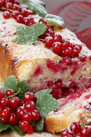 simsearch:400-06429990,k - Homemade sponge cake with fresh organic red currants and sugar icing Stock Photo - Budget Royalty-Free & Subscription, Code: 400-04698195