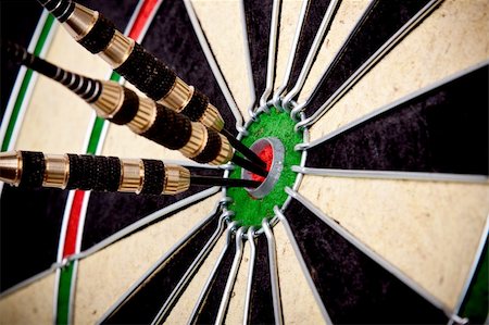 dart board competition - Dart board with business concept Stock Photo - Budget Royalty-Free & Subscription, Code: 400-04698739