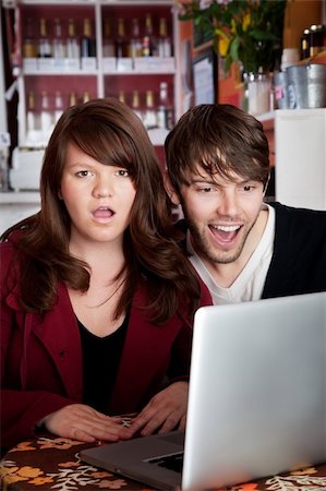 porão - Angry woman shocked with spouse over something on a laptop Stock Photo - Budget Royalty-Free & Subscription, Code: 400-04699044