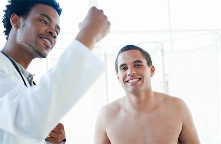 simsearch:400-04907865,k - Afro-american doctor checking patient's temperature in a hospital Photographie de stock - Aubaine LD & Abonnement, Code: 400-04699459