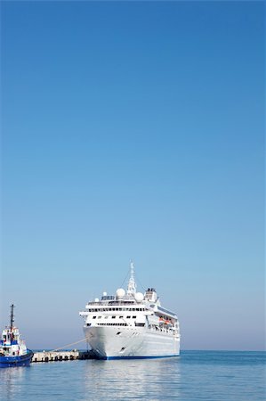 simsearch:400-04042153,k - Small white holiday cruise liner in the port of Kusadasi, Turkey, on the Aegean. Photographie de stock - Aubaine LD & Abonnement, Code: 400-04690130