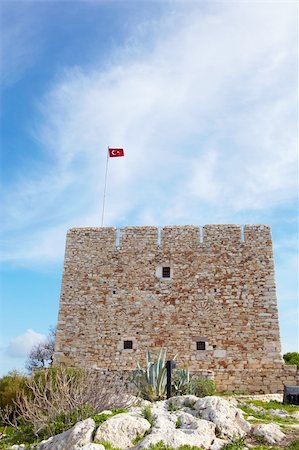 simsearch:400-04473180,k - Pigeon Island Fortress, also known as the Pirates castle, in the Kusadasi harbor, on the Aegean coast of Turkey. Photographie de stock - Aubaine LD & Abonnement, Code: 400-04690180