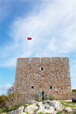 Pigeon Island Fortress, also known as the Pirates castle, in the Kusadasi harbor, on the Aegean coast of Turkey. Photographie de stock - Aubaine LD & Abonnement, Code: 400-04690180