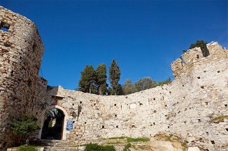 simsearch:400-04473180,k - Pigeon Island Fortress, also known as the Pirates castle, in the Kusadasi harbor, on the Aegean coast of Turkey. Photographie de stock - Aubaine LD & Abonnement, Code: 400-04690182