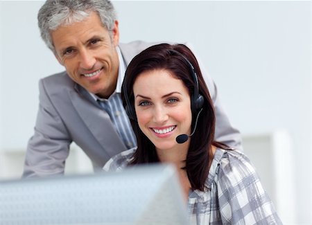 simsearch:400-04188205,k - Mature businessman helping his colleague at a computer Stock Photo - Budget Royalty-Free & Subscription, Code: 400-04690908