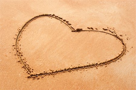 simsearch:400-08495448,k - Heart shape symbol drawn on sandy beach Stock Photo - Budget Royalty-Free & Subscription, Code: 400-04691011