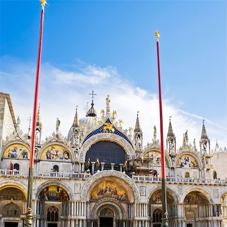 View of Saint Mark cathedral in Venice, Italy Foto de stock - Super Valor sin royalties y Suscripción, Código: 400-04691409