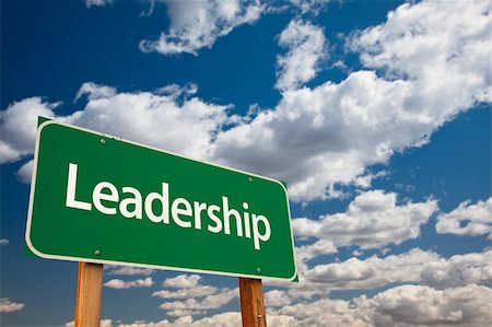 simsearch:400-04691775,k - Leadership Green Road Sign with Copy Room Over The Dramatic Clouds and Sky. Stockbilder - Microstock & Abonnement, Bildnummer: 400-04691568