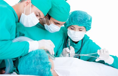 simsearch:400-04198266,k - Professionnal medical team using surgery equipment on a patient in the hospital Stockbilder - Microstock & Abonnement, Bildnummer: 400-04692284