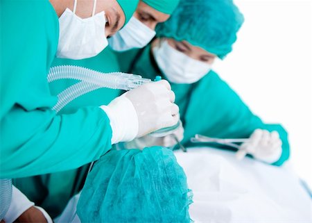 simsearch:400-04198266,k - Professionnal medical team using surgery equipment on a patient in the hospital Stockbilder - Microstock & Abonnement, Bildnummer: 400-04692281