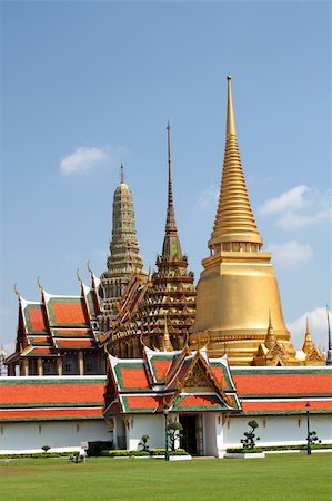 simsearch:400-04871094,k - Temple of the Emerald Buddha (Wat Phra Kaew) in the Royal Palace in Bangkok, Thailand Photographie de stock - Aubaine LD & Abonnement, Code: 400-04692292
