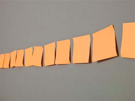 simsearch:695-05776851,k - Orange Adhesive Notes in a row Foto de stock - Super Valor sin royalties y Suscripción, Código: 400-04692321