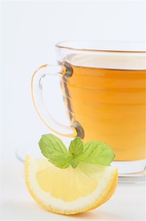 simsearch:400-04691031,k - Freshly made healthy mint tea with lemon Photographie de stock - Aubaine LD & Abonnement, Code: 400-04692911