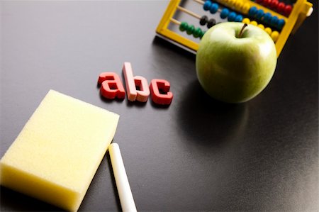 simsearch:400-05232562,k - Inscription on a school chalkboard - back to school Photographie de stock - Aubaine LD & Abonnement, Code: 400-04693709