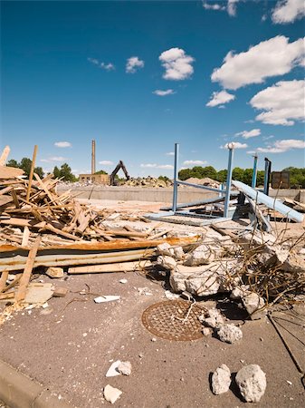 simsearch:400-07302052,k - Demolished Neighbourhood on a sunny day Foto de stock - Super Valor sin royalties y Suscripción, Código: 400-04693763