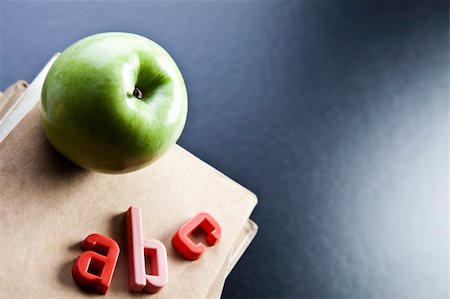 simsearch:400-07049919,k - Inscription on a school chalkboard - back to school Fotografie stock - Microstock e Abbonamento, Codice: 400-04693798