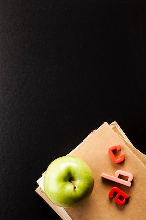 simsearch:400-04022843,k - Inscription on a school chalkboard - back to school Photographie de stock - Aubaine LD & Abonnement, Code: 400-04693793