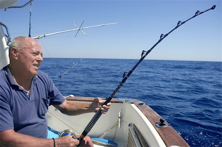 fächerfisch - Angler elderly big game sport fishing boat blue summer sea sky Stockbilder - Microstock & Abonnement, Bildnummer: 400-04704793