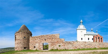 simsearch:400-05243959,k - Summer panorama view of old christian cloister on hill top and village behind (in Ternopilska Region, Ukraine). Two shots stitch image. Foto de stock - Royalty-Free Super Valor e Assinatura, Número: 400-04705919