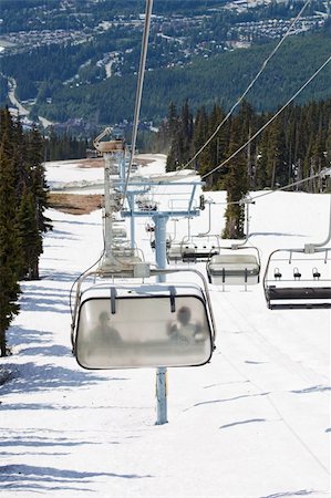 ski hill with chair lift - Chair lifts for the ski runs at Whistler Peak in British Columbia, Canada vertical Foto de stock - Super Valor sin royalties y Suscripción, Código: 400-04706350