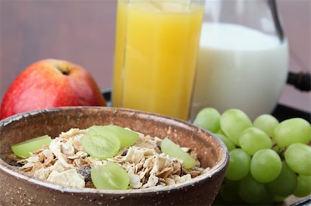 simsearch:400-05735704,k - Healthy breakfast consisting of granola, grapes, apple, orange juice and milk Photographie de stock - Aubaine LD & Abonnement, Code: 400-04707326