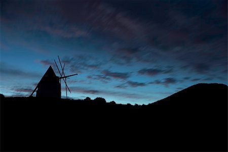 fräsen - A historical windmill silhouette against dawn sky Stockbilder - Microstock & Abonnement, Bildnummer: 400-04707629