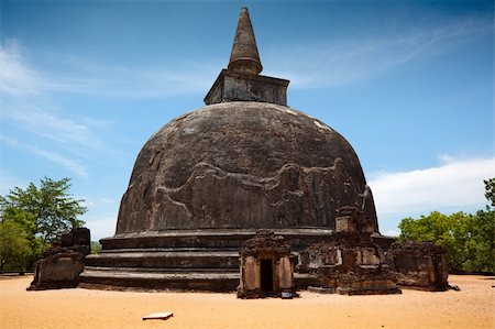 dimol (artist) - Kiri Vihara - ancient dagoba. Pollonaruwa, Sri Lanka Stock Photo - Budget Royalty-Free & Subscription, Code: 400-04708649