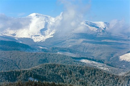 simsearch:400-04639977,k - Morning cloudy winter mountain landscape. View from Kukol Mount. (Carpathian Mountains, Ukraine) Photographie de stock - Aubaine LD & Abonnement, Code: 400-04708827