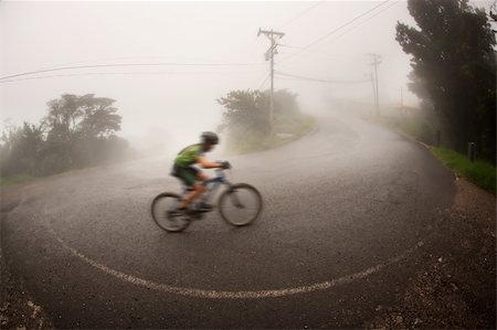 simsearch:400-04729403,k - Bicyclist in the Costa Rican cloud forest near Monteverde Photographie de stock - Aubaine LD & Abonnement, Code: 400-04709727