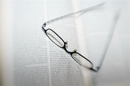 photosurfer (artist) - Eyeglasses left open on a book, lensbaby shot, room for copy. Stock Photo - Budget Royalty-Free & Subscription, Code: 400-04709852