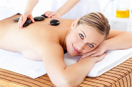 simsearch:400-05125882,k - Smiling caucasian woman receiving a massage with hot stone in a spa center Fotografie stock - Microstock e Abbonamento, Codice: 400-04709954