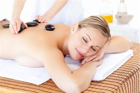 simsearch:400-05125882,k - Woman getting spa treatment in a health center Fotografie stock - Microstock e Abbonamento, Codice: 400-04709953