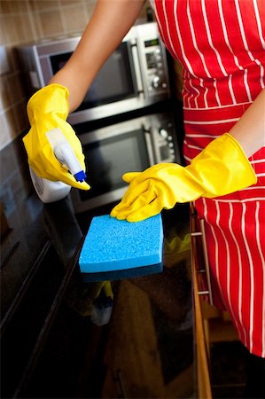 simsearch:649-06113766,k - Close-up of a caucasian woman doing housework in the kitchen Foto de stock - Super Valor sin royalties y Suscripción, Código: 400-04700547