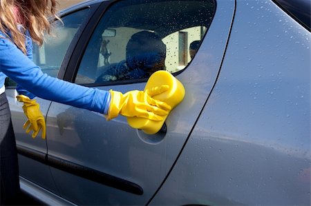 street cleaning - Close-up of a woman cleaning her car outdoor Photographie de stock - Aubaine LD & Abonnement, Code: 400-04700551