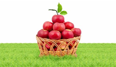 simsearch:400-05194830,k - Basket of apples isolated on a white background Stockbilder - Microstock & Abonnement, Bildnummer: 400-04701328