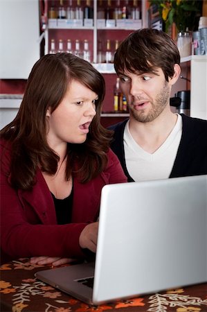 porão - Woman and man staring in disbelief at a laptop Stock Photo - Budget Royalty-Free & Subscription, Code: 400-04701493