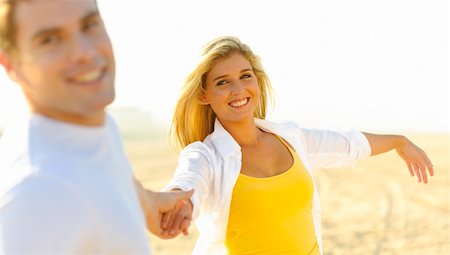 simsearch:400-04702706,k - Young couple in love, playing together on the beach Stockbilder - Microstock & Abonnement, Bildnummer: 400-04702696