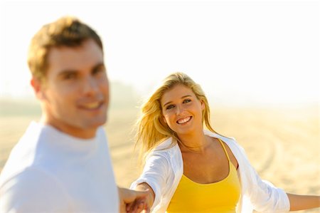 simsearch:400-04702706,k - Young couple in love, playing together on the beach Stockbilder - Microstock & Abonnement, Bildnummer: 400-04702700