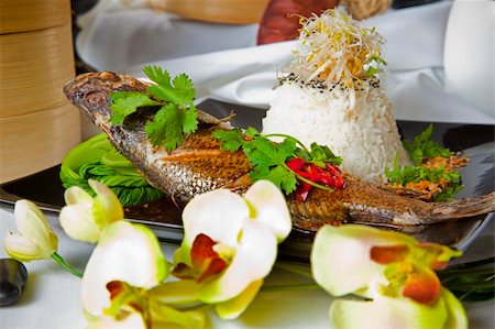 simsearch:400-04505555,k - Australian Barramundi, served with fragrant Jasmine rice and wilted bok choy Foto de stock - Royalty-Free Super Valor e Assinatura, Número: 400-04702974