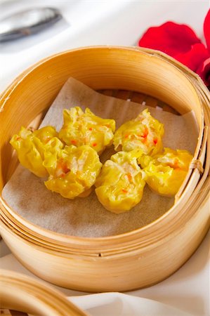 simsearch:400-04025064,k - Dumplings in bamboo steamer Stock Photo - Budget Royalty-Free & Subscription, Code: 400-04702973