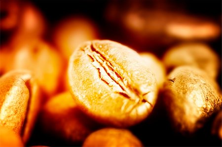 simsearch:400-04283559,k - Macro picture of coffee beans. Stockbilder - Microstock & Abonnement, Bildnummer: 400-04703682