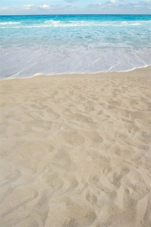 simsearch:400-07508735,k - beach sand perspective summer seascape coastline sea ocean shore Stockbilder - Microstock & Abonnement, Bildnummer: 400-04703944