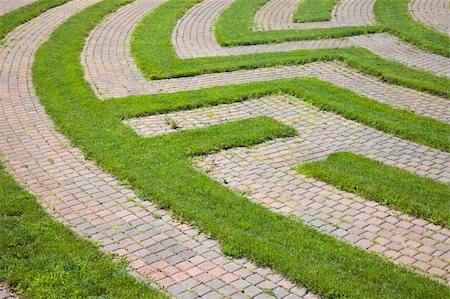 edbockstock (artist) - Park maze with a cobblestone walkway and grass boundaries. Horizontal shot. Photographie de stock - Aubaine LD & Abonnement, Code: 400-04714206
