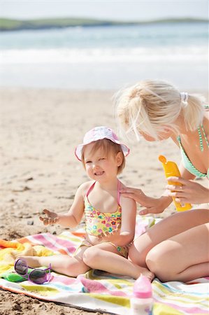 sibling sad - Crying little girl at the beach with her mother in the sun Stock Photo - Budget Royalty-Free & Subscription, Code: 400-04714585