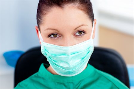 speculum - Portrait of a serious surgeon with mask in a hospital Stock Photo - Budget Royalty-Free & Subscription, Code: 400-04714659