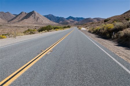 simsearch:400-07570603,k - Highway through brown hills near Onyx, California Stock Photo - Budget Royalty-Free & Subscription, Code: 400-04714941